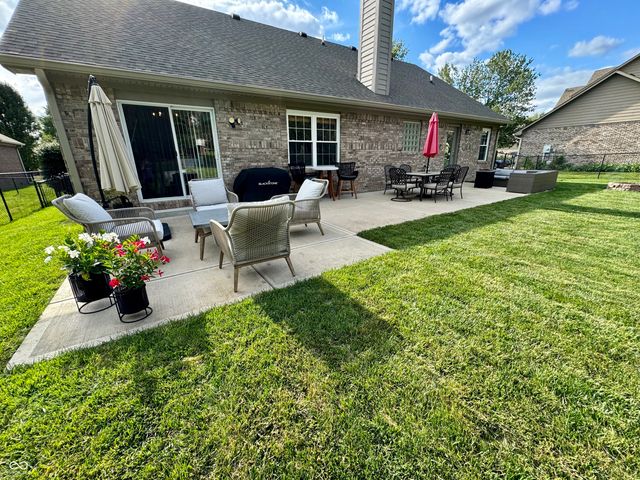 333 Elmscourt Circle, Greenwood, IN 46142