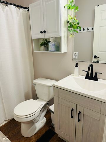 333 Elmscourt Circle, Greenwood, IN 46142