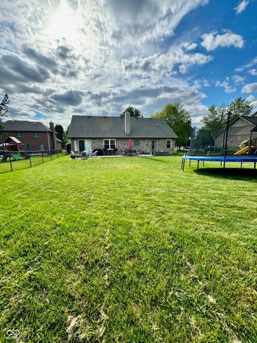 333 Elmscourt Circle, Greenwood, IN 46142