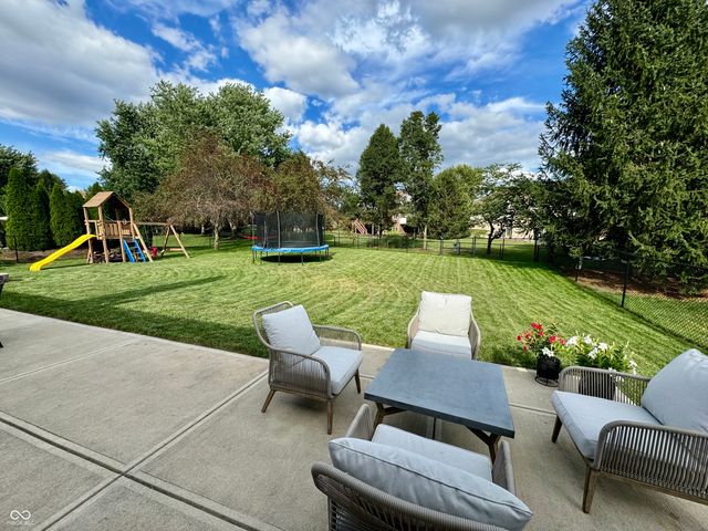 333 Elmscourt Circle, Greenwood, IN 46142