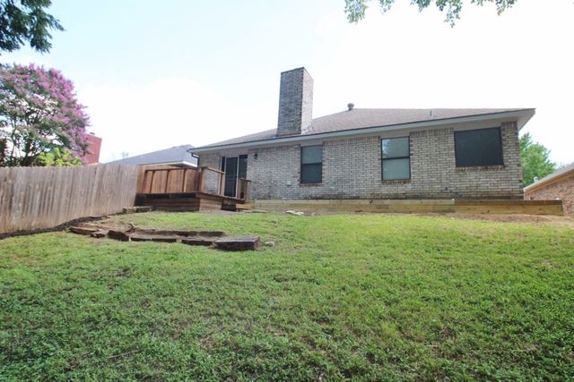 1147 Walnut Hill Lane, Desoto, TX 75115