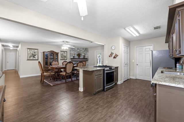 21809 Tophill Drive, Spring, TX 77388