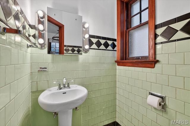 1310 Midland Drive, St Louis, MO 63130