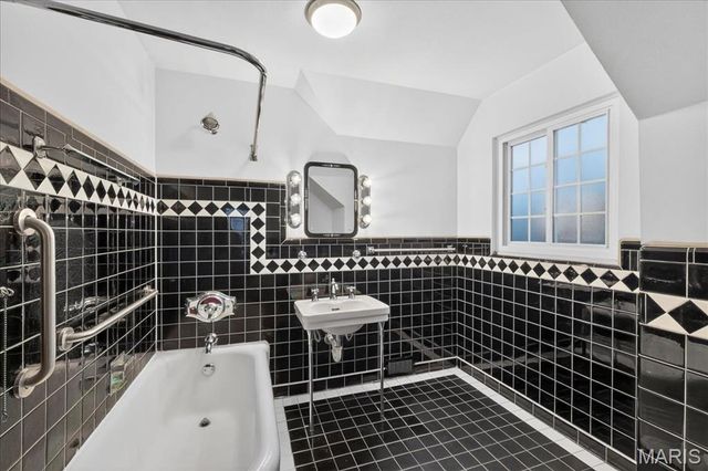 1310 Midland Drive, St Louis, MO 63130