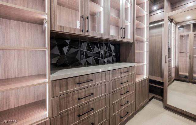 20 Falling Canyon Court, Henderson, NV 89011