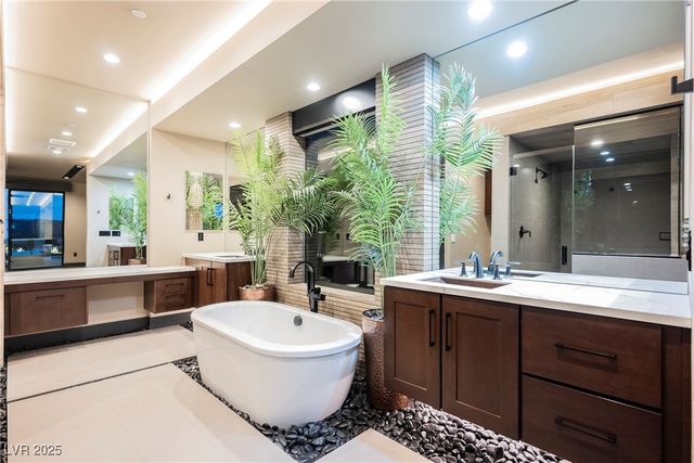 20 Falling Canyon Court, Henderson, NV 89011