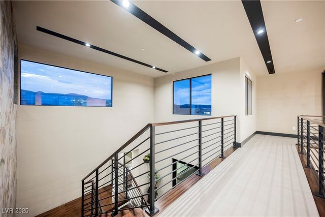 20 Falling Canyon Court, Henderson, NV 89011