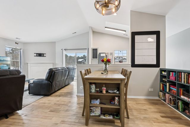 7035 Buchanan Drive 17-5, Gurnee, IL 60031