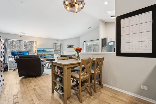 7035 Buchanan Drive 17-5, Gurnee, IL 60031