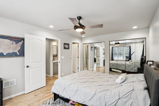 7035 Buchanan Drive 17-5, Gurnee, IL 60031