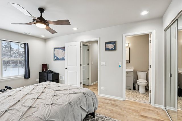 7035 Buchanan Drive 17-5, Gurnee, IL 60031