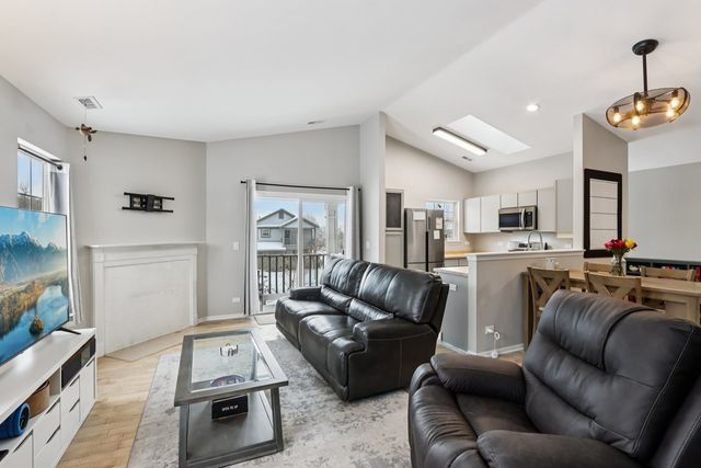 7035 Buchanan Drive 17-5, Gurnee, IL 60031