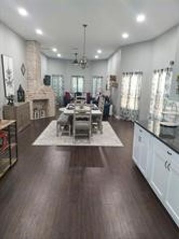901 N 10th Street, Waco, TX 76707