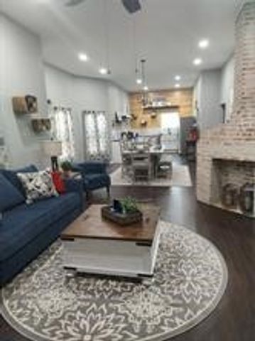 901 N 10th Street, Waco, TX 76707