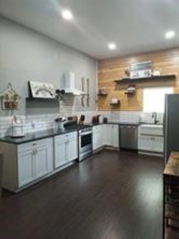 901 N 10th Street, Waco, TX 76707
