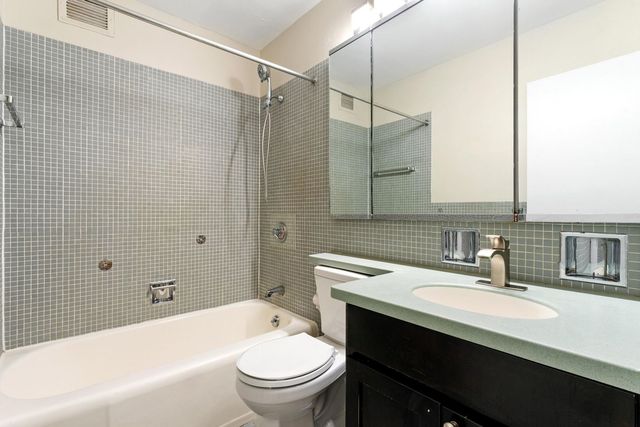 3600 N Lake Shore Drive 1616, Chicago, IL 60613