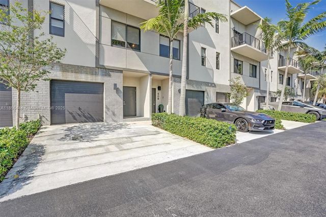 516 SE 1st Cir, Pompano Beach, FL 33060