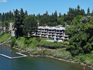 790 Se WEBBER St 207, Portland, OR 97202