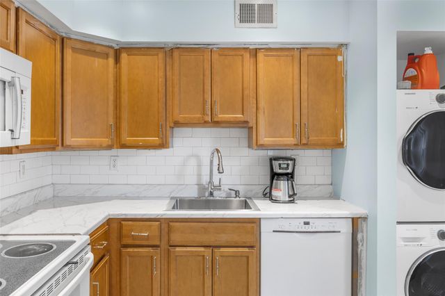655 Middle Country Road 1G1, Coram, NY 11727