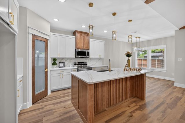 5005 Shackleford Street, Fort Worth, TX 76119