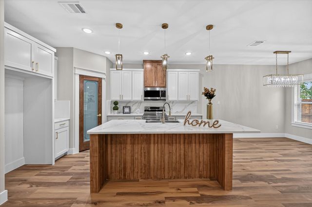 5005 Shackleford Street, Fort Worth, TX 76119