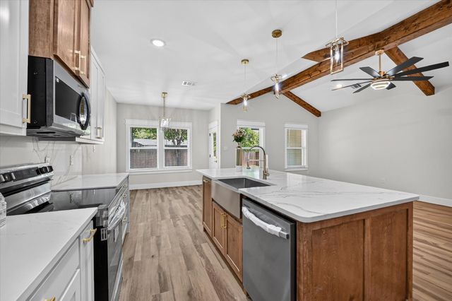 5005 Shackleford Street, Fort Worth, TX 76119