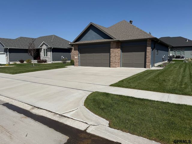 2836 Brooks Hollow Drive, Fremont, NE 68025