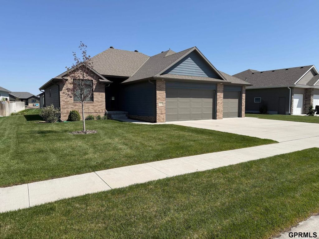 2836 Brooks Hollow Drive, Fremont, NE 68025
