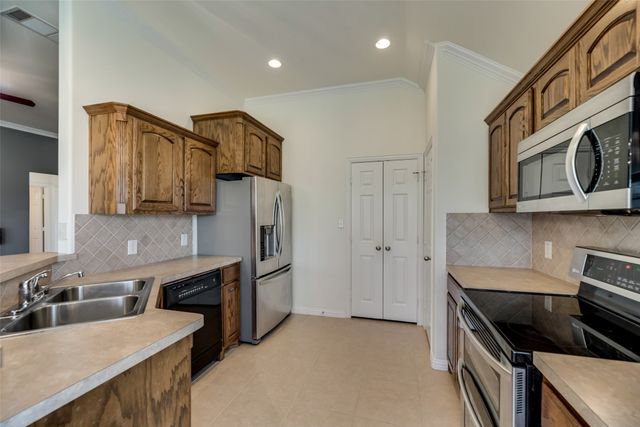 121 Price Circle, Hackberry, TX 75036