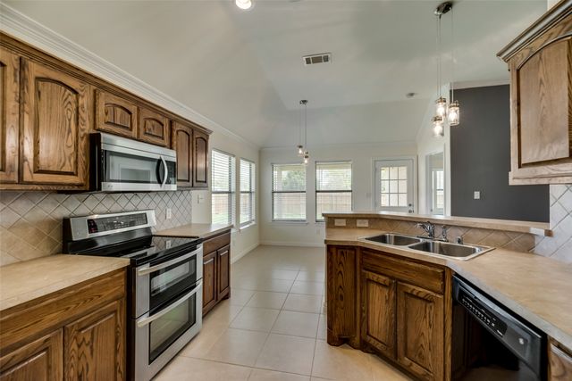 121 Price Circle, Hackberry, TX 75036