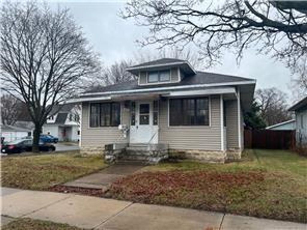 1334 Jackson Street, La Crosse, WI 54601