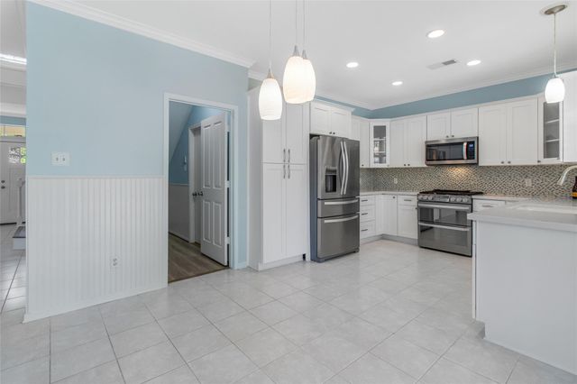 77 Sugar Grove Court, The Woodlands, TX 77382