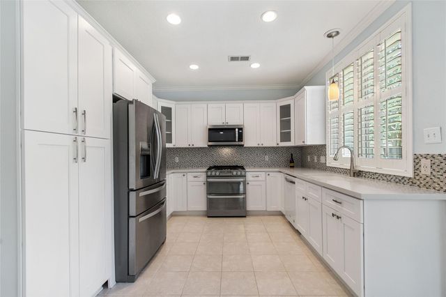 77 Sugar Grove Court, The Woodlands, TX 77382