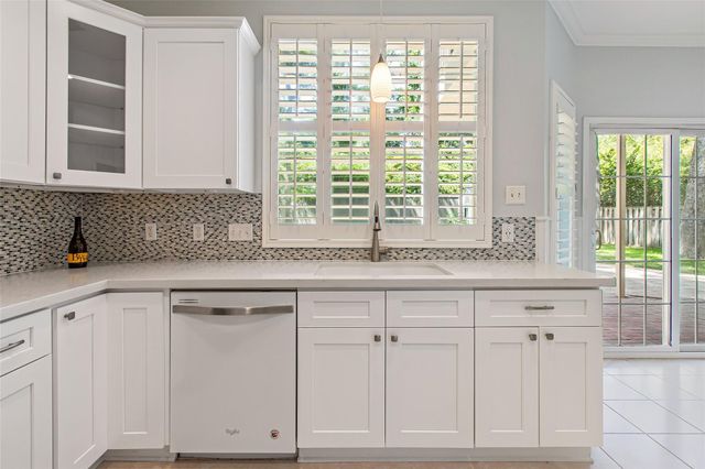 77 Sugar Grove Court, The Woodlands, TX 77382