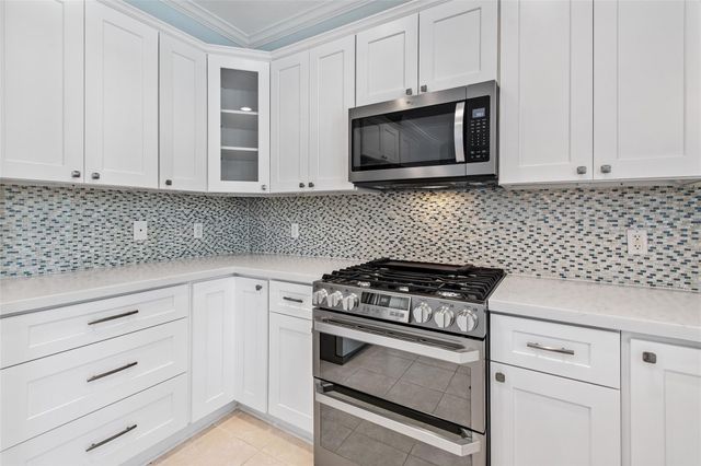 77 Sugar Grove Court, The Woodlands, TX 77382