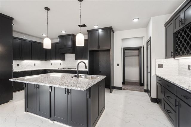 7010 SW Orange Avenue, Bentonville, AR 72713