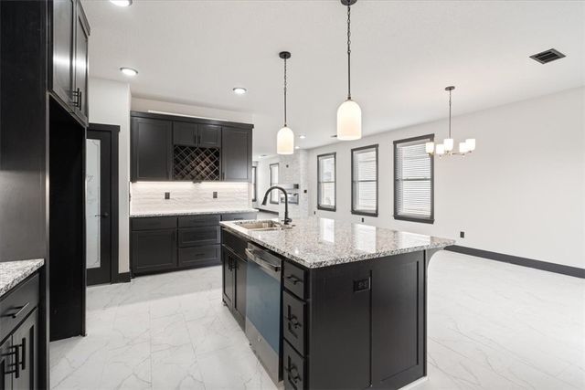 7010 SW Orange Avenue, Bentonville, AR 72713