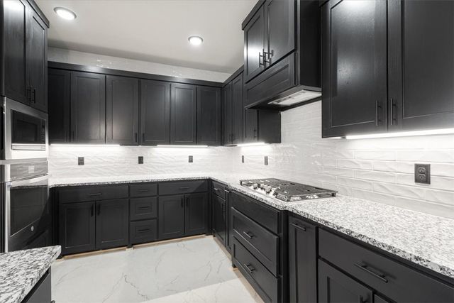 7010 SW Orange Avenue, Bentonville, AR 72713