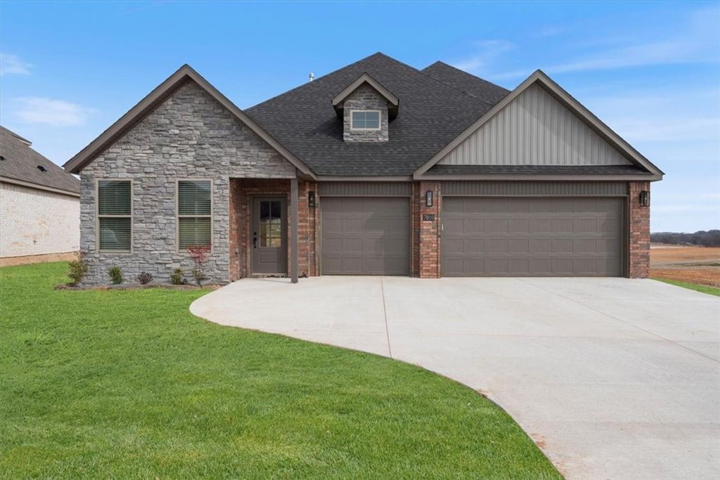 7010 SW Orange Avenue, Bentonville, AR 72713