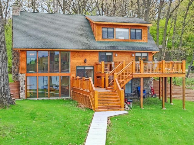 N6993 Oakwood ROAD, Whitewater, WI 53190