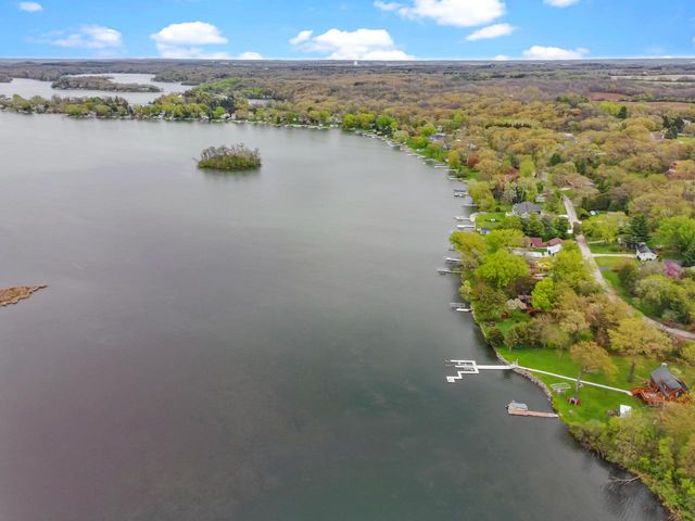 N6993 Oakwood ROAD, Whitewater, WI 53190