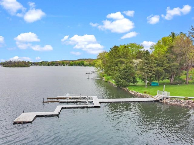 N6993 Oakwood ROAD, Whitewater, WI 53190