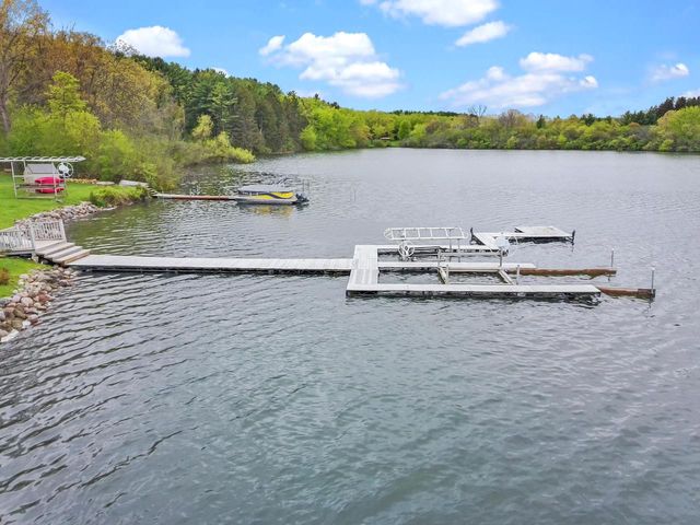 N6993 Oakwood ROAD, Whitewater, WI 53190