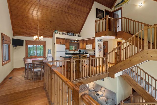 N6993 Oakwood ROAD, Whitewater, WI 53190