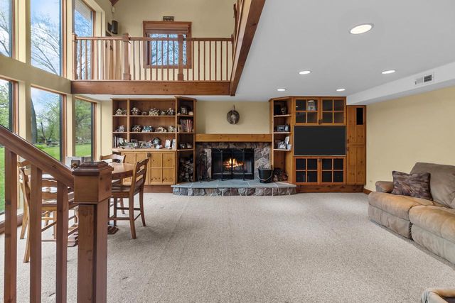N6993 Oakwood ROAD, Whitewater, WI 53190