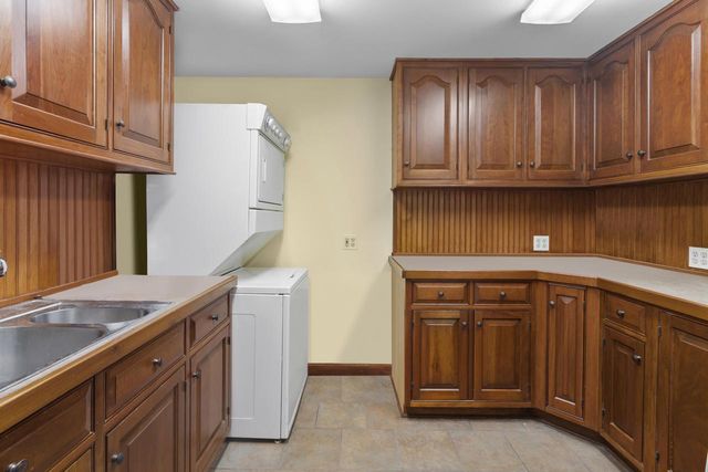 N6993 Oakwood ROAD, Whitewater, WI 53190