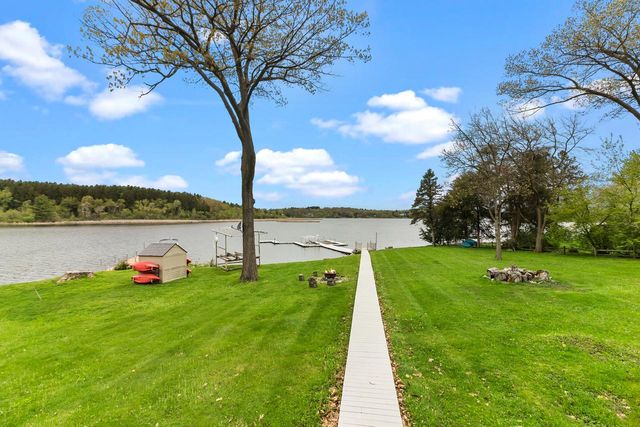 N6993 Oakwood ROAD, Whitewater, WI 53190