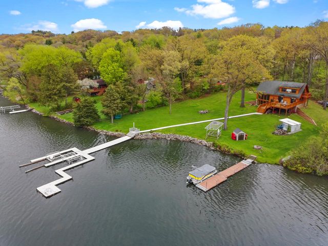 N6993 Oakwood ROAD, Whitewater, WI 53190