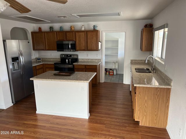 8254 E POSADA Avenue, Mesa, AZ 85212