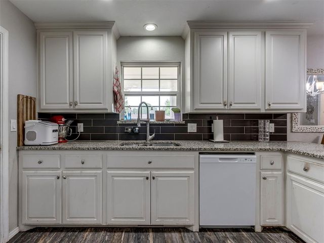 1724 E Mohr Lane, Mustang, OK 73064